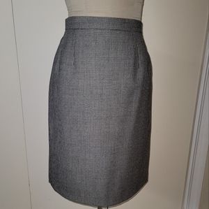 Beautiful 100% wool houndstooth skirt